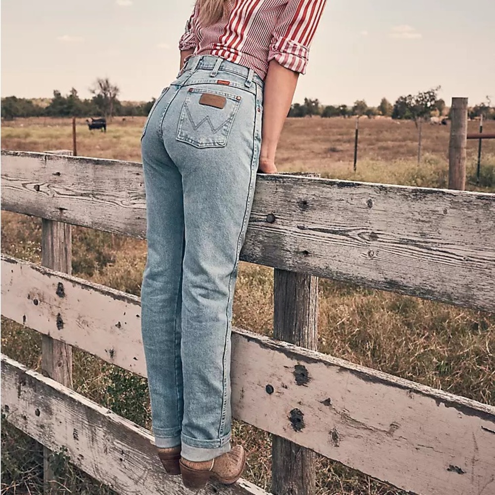 Women’s Wrangler (Tall) Light Blue Denim Jeans with Copper Rivets